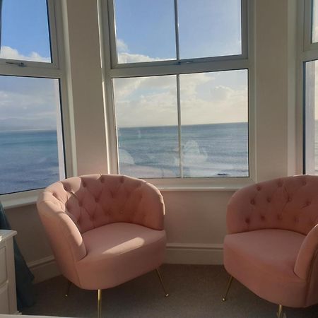 Glan Y Mor, Sleeps 20, 8 Bedrooms, 8 Bathrooms, Seafront, Крикийт Екстериор снимка