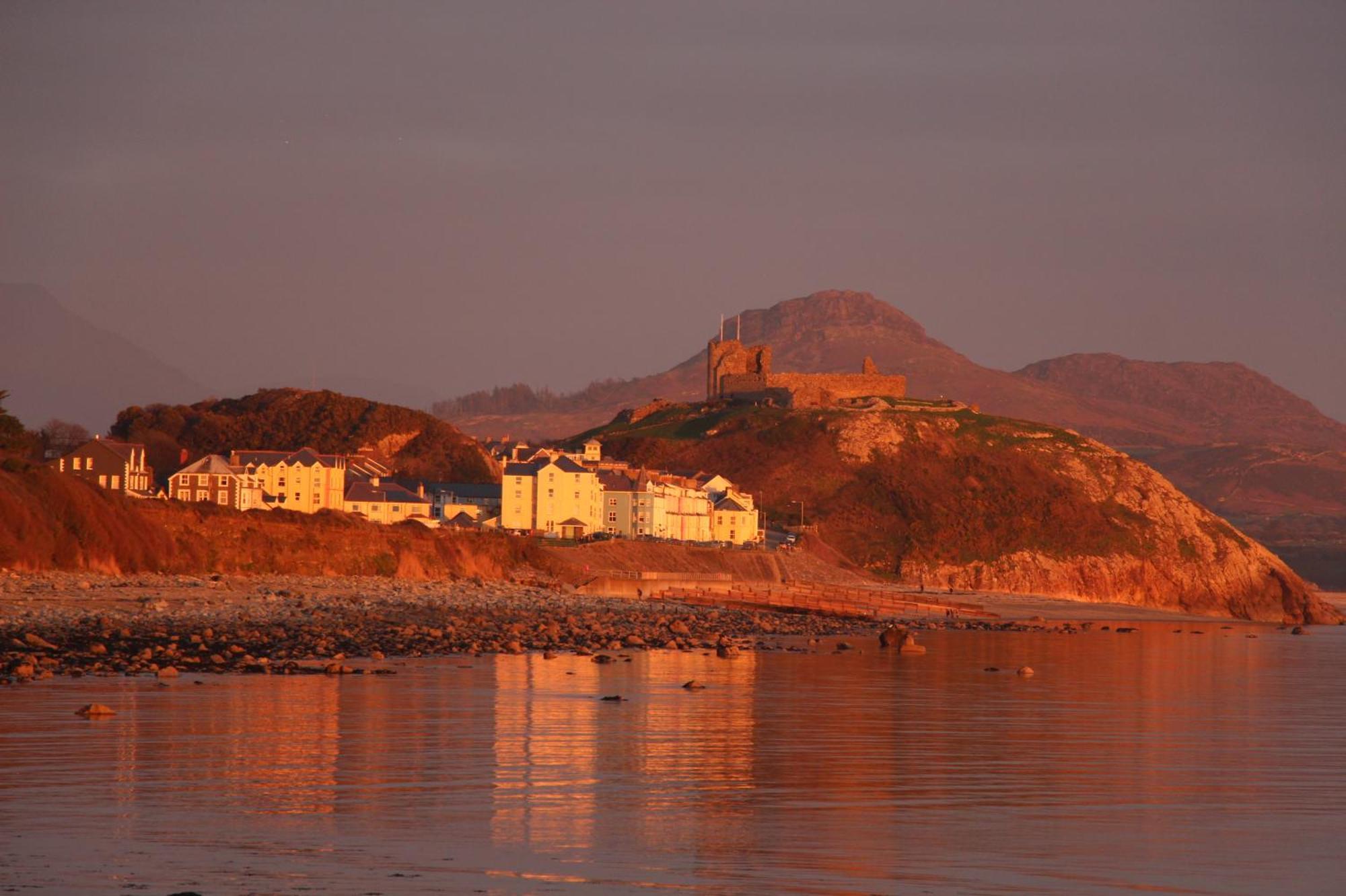 Glan Y Mor, Sleeps 20, 8 Bedrooms, 8 Bathrooms, Seafront, Крикийт Екстериор снимка