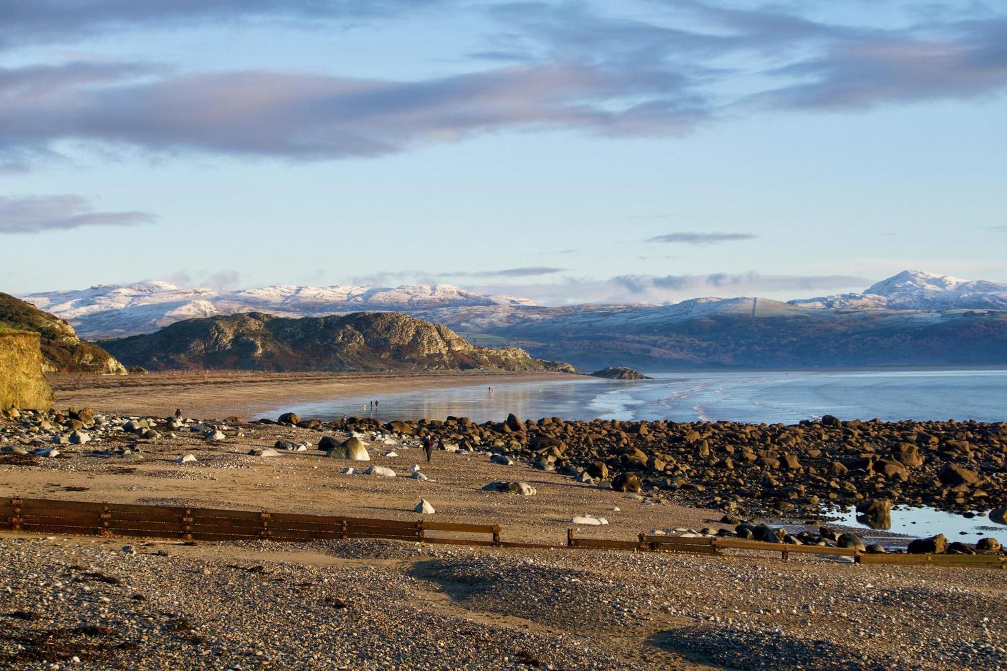 Glan Y Mor, Sleeps 20, 8 Bedrooms, 8 Bathrooms, Seafront, Крикийт Екстериор снимка
